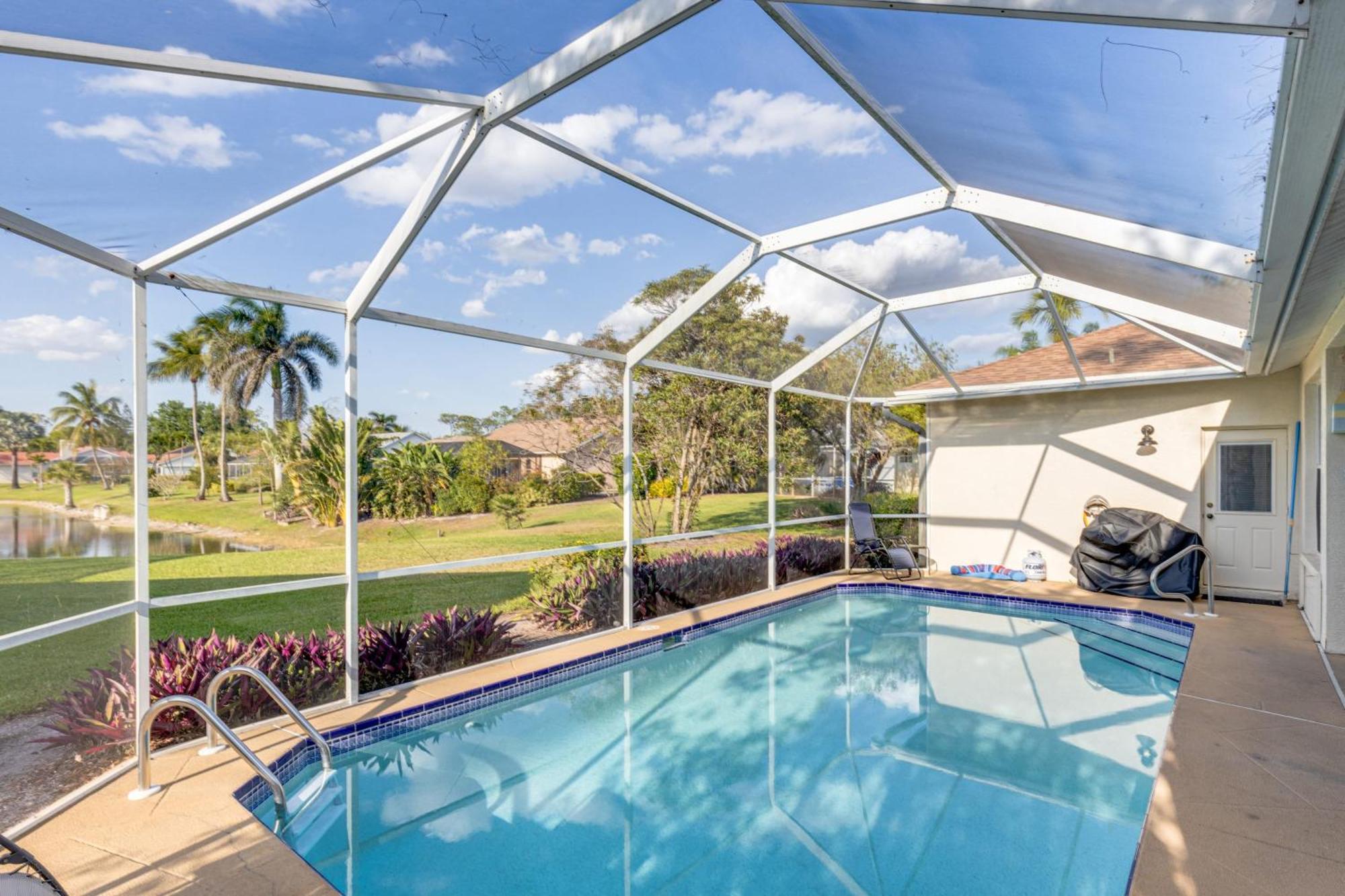 Private Pool Pond Views Bonus Lounge In Gated Community Drive To Dining *