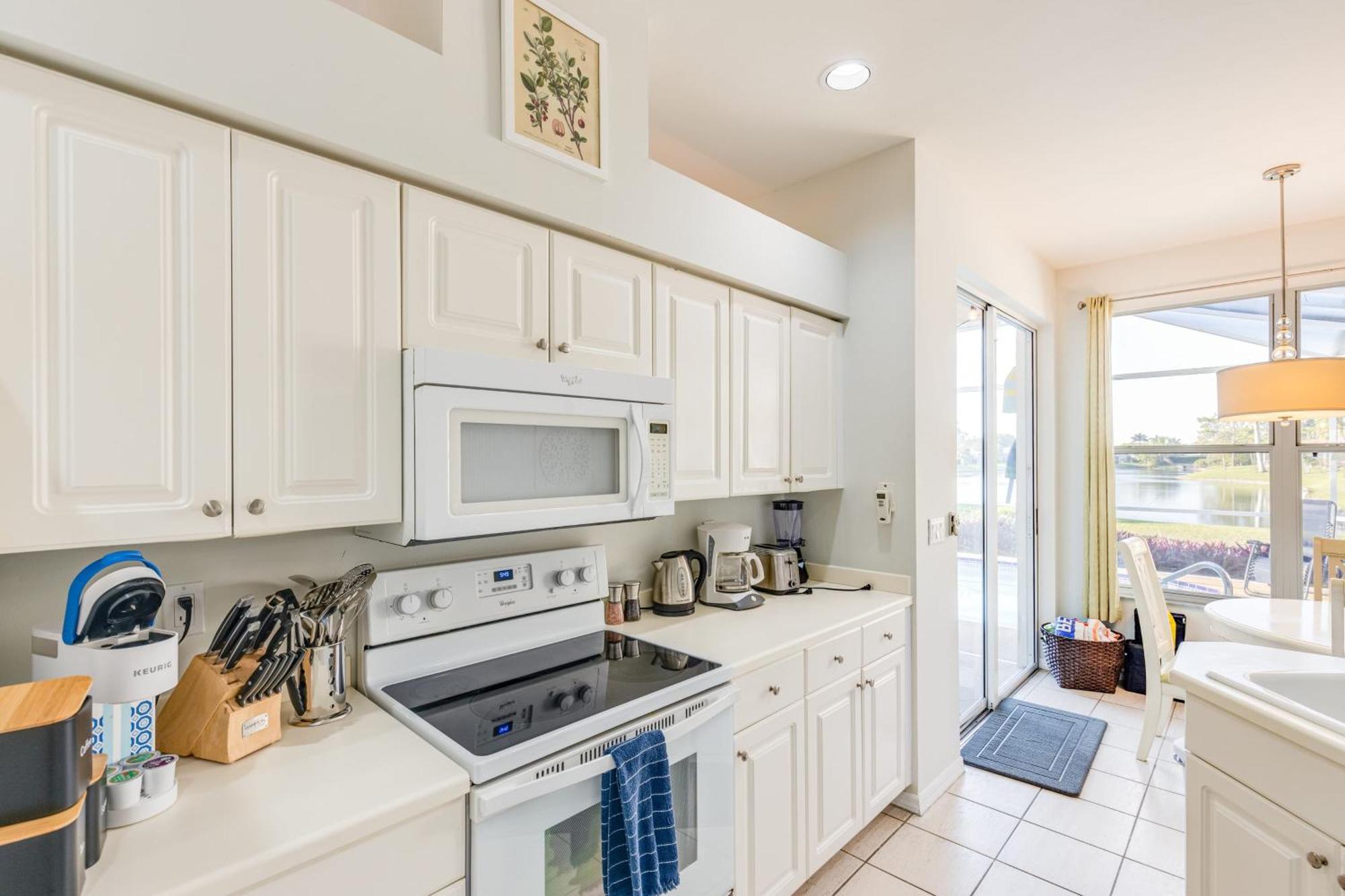 Private Pool Pond Views Bonus Lounge In Gated Community Drive To Dining * Naples