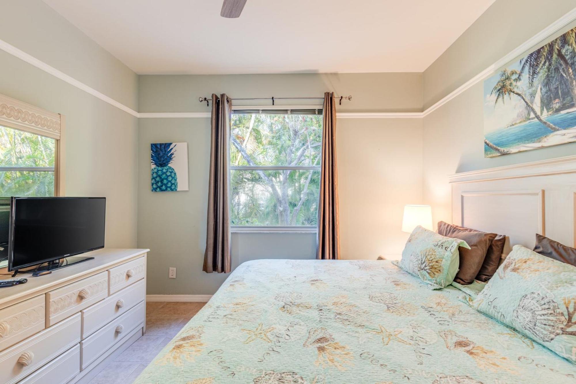 Private Pool Pond Views Bonus Lounge In Gated Community Drive To Dining *