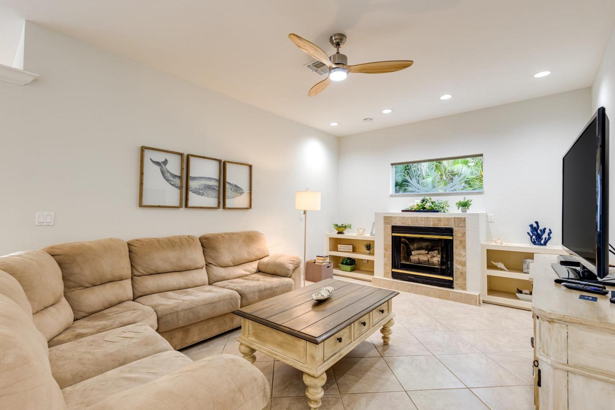 Private Pool Pond Views Bonus Lounge In Gated Community Drive To Dining Naples