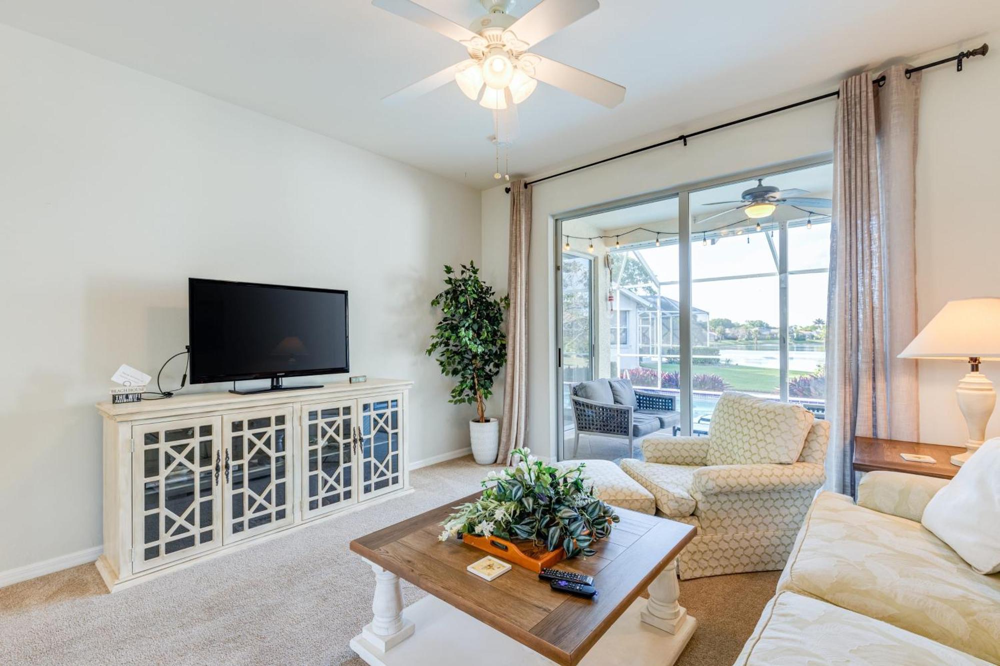 Private Pool Pond Views Bonus Lounge In Gated Community Drive To Dining Holiday home *
