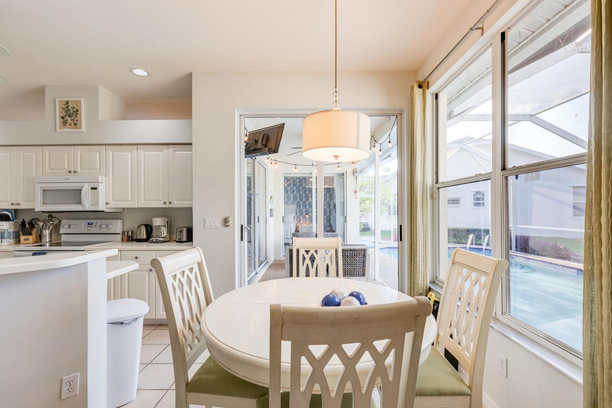 Private Pool Pond Views Bonus Lounge In Gated Community Drive To Dining * Naples