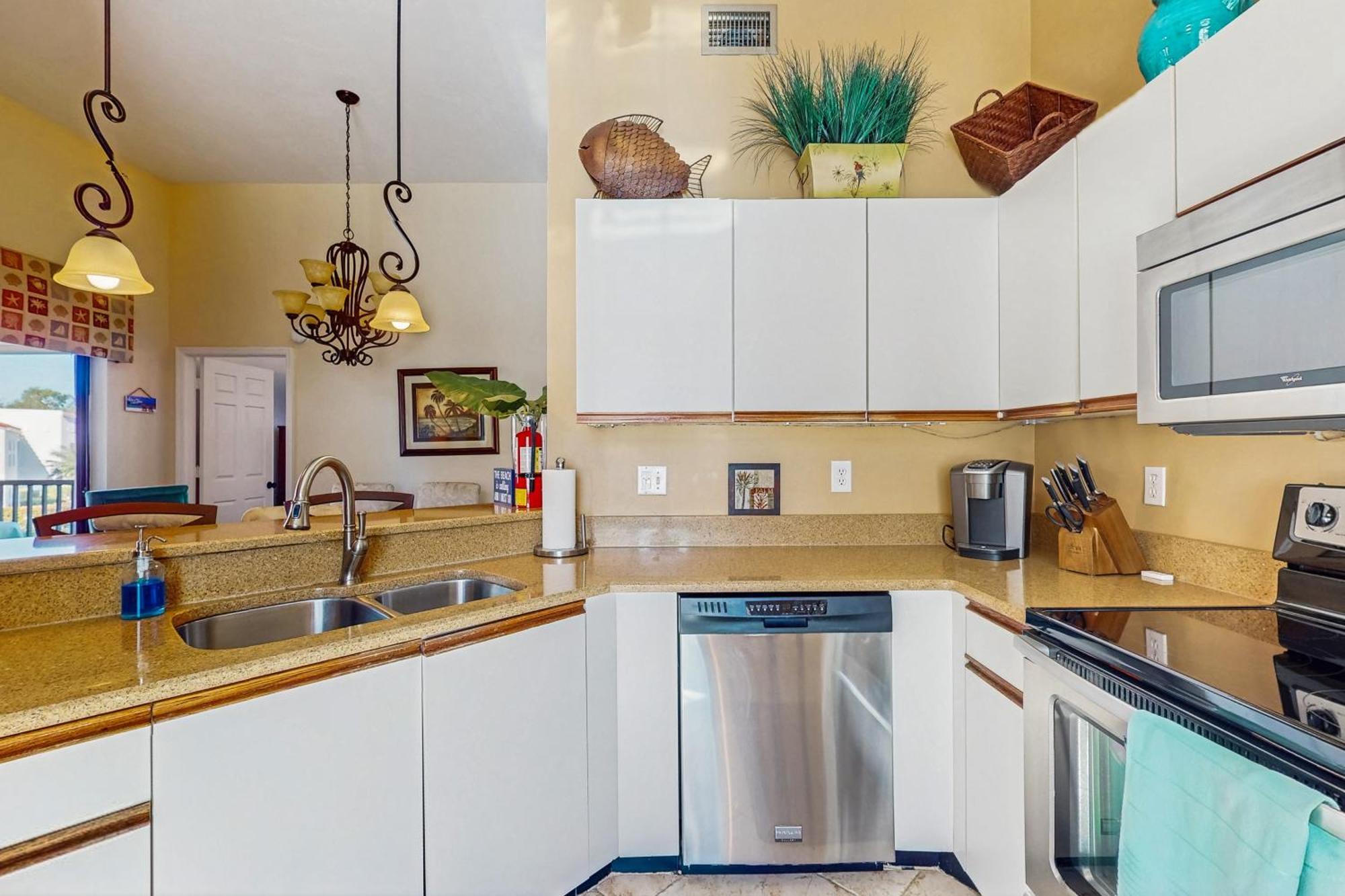 Beachwalk Getaway In Apartment