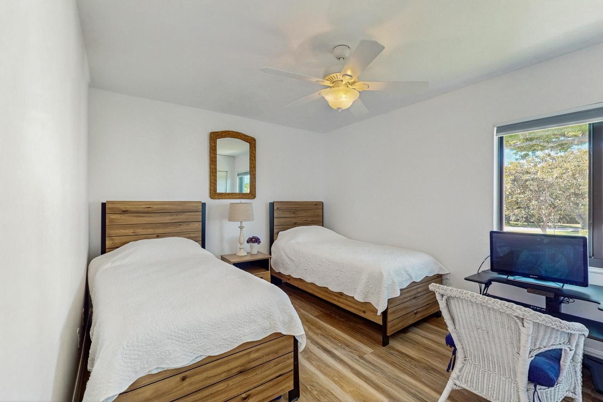 Apartment Beachwalk Getaway In Naples
