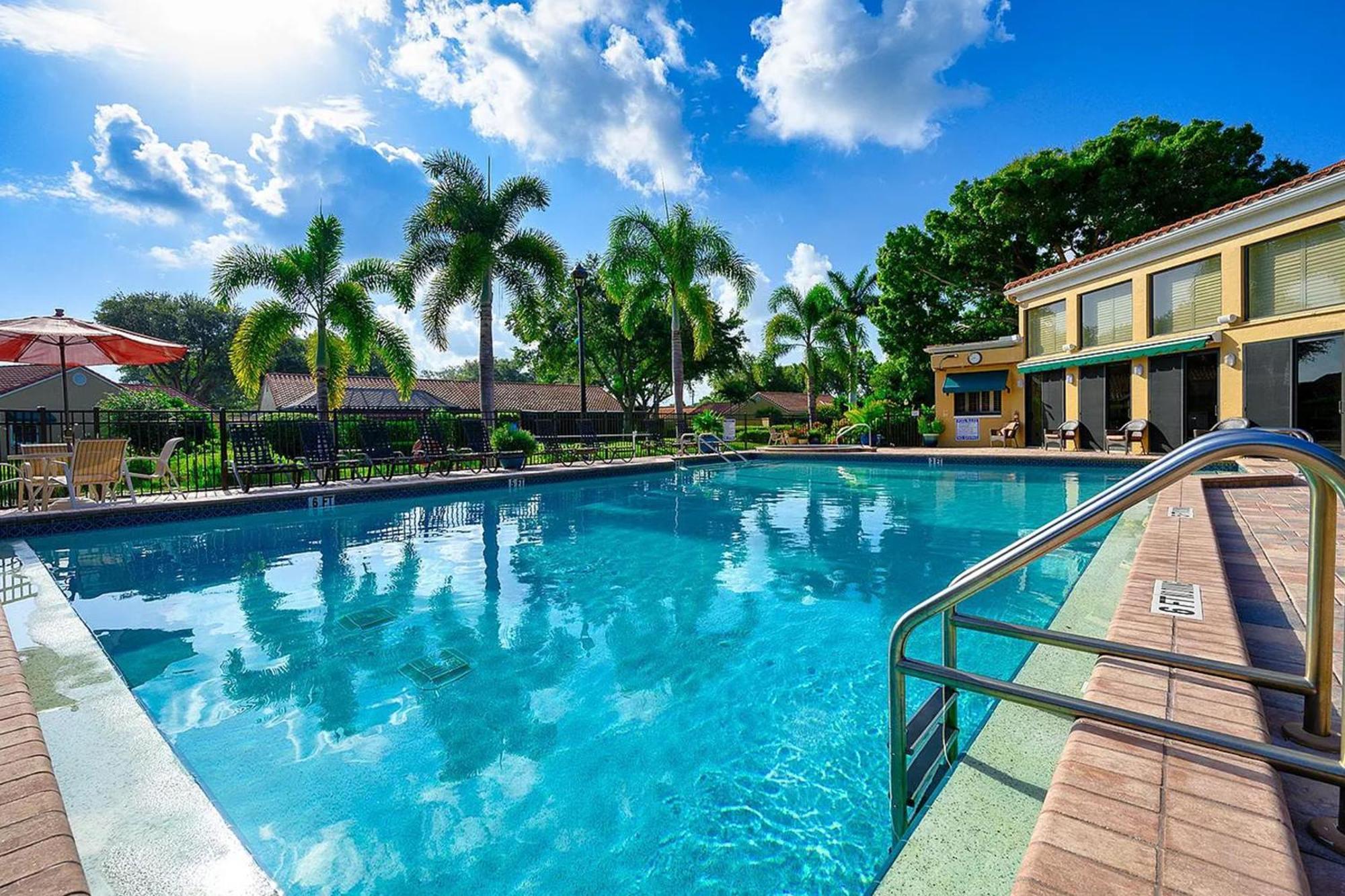 Apartment Beachwalk Getaway In Naples