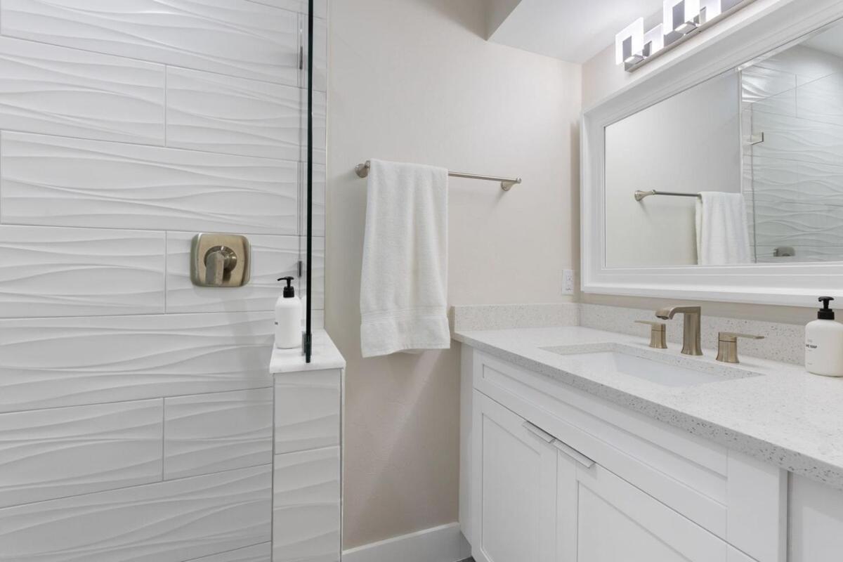 3 Min To With 3 King Ensuites And Private Pool Holiday home