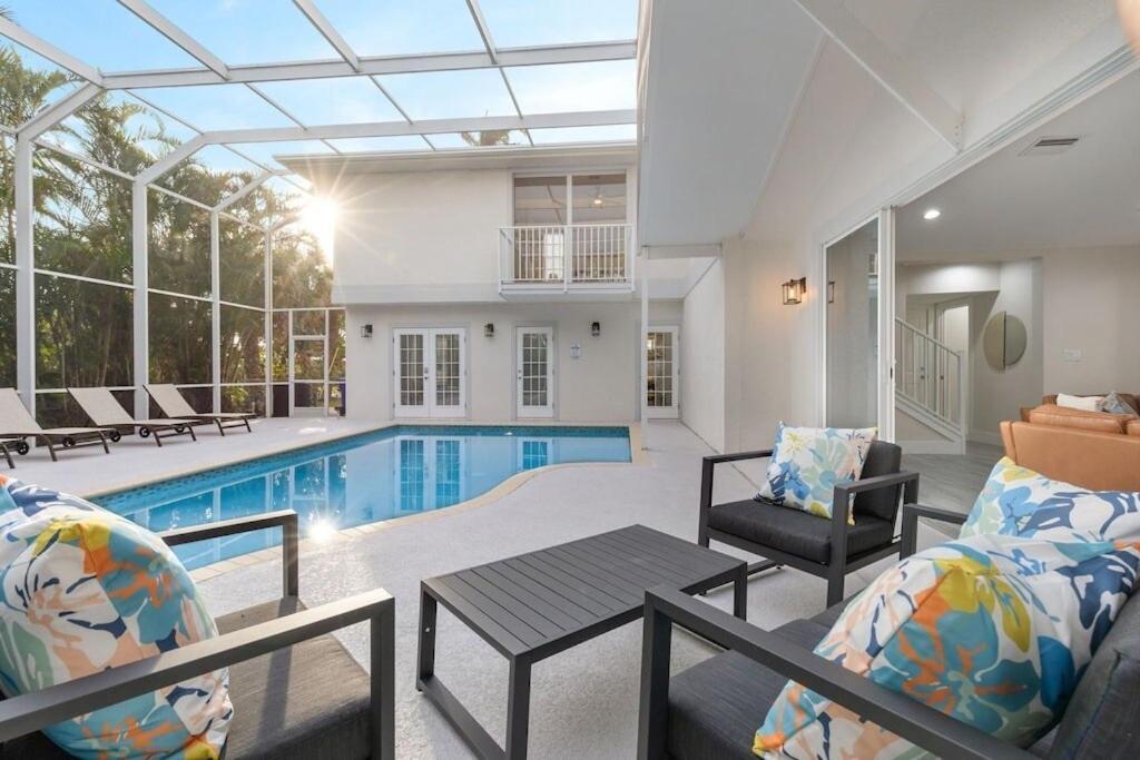 3 Min To With 3 King Ensuites And Private Pool Holiday home Naples