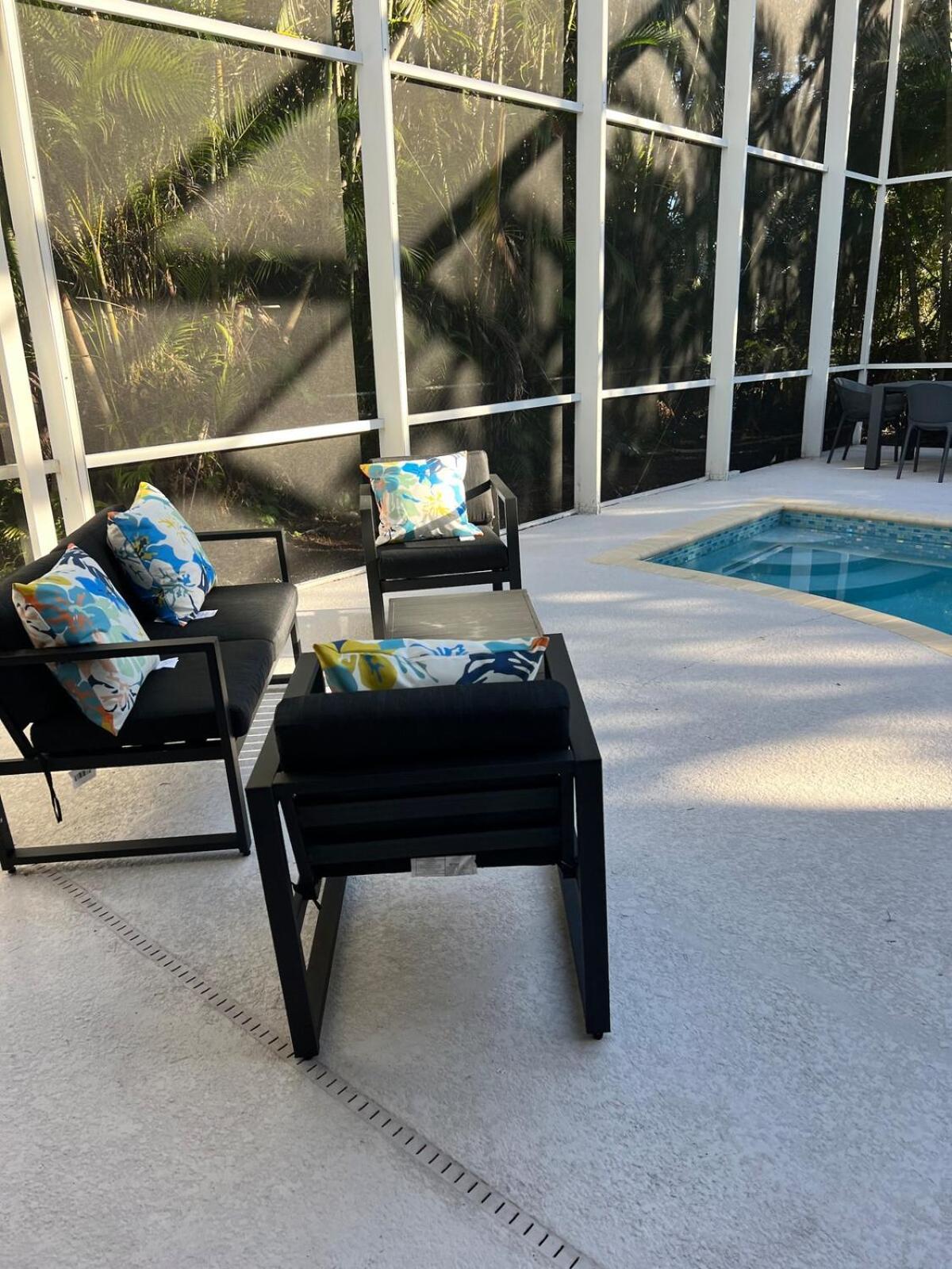 3 Min To With 3 King Ensuites And Private Pool Holiday home Naples