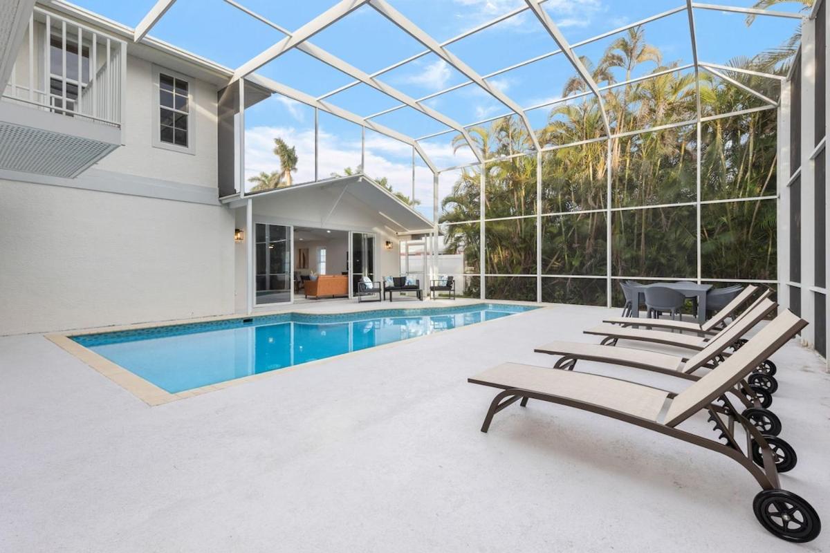 3 Min To With 3 King Ensuites And Private Pool