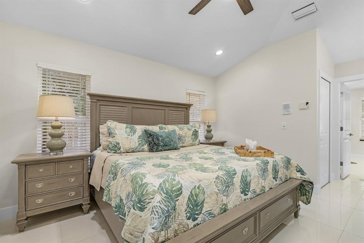 Lux 5bdr Huge Htd Pool Nr *