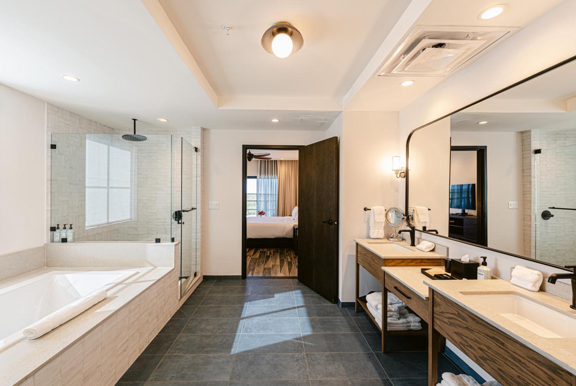The Perry Hotel *