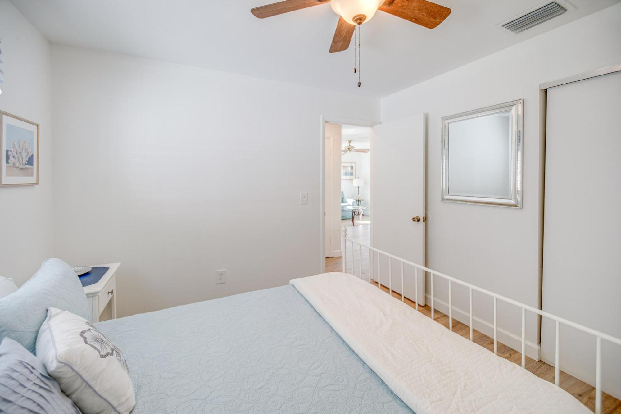 Cozy And Bright Abode With Community Amenities!