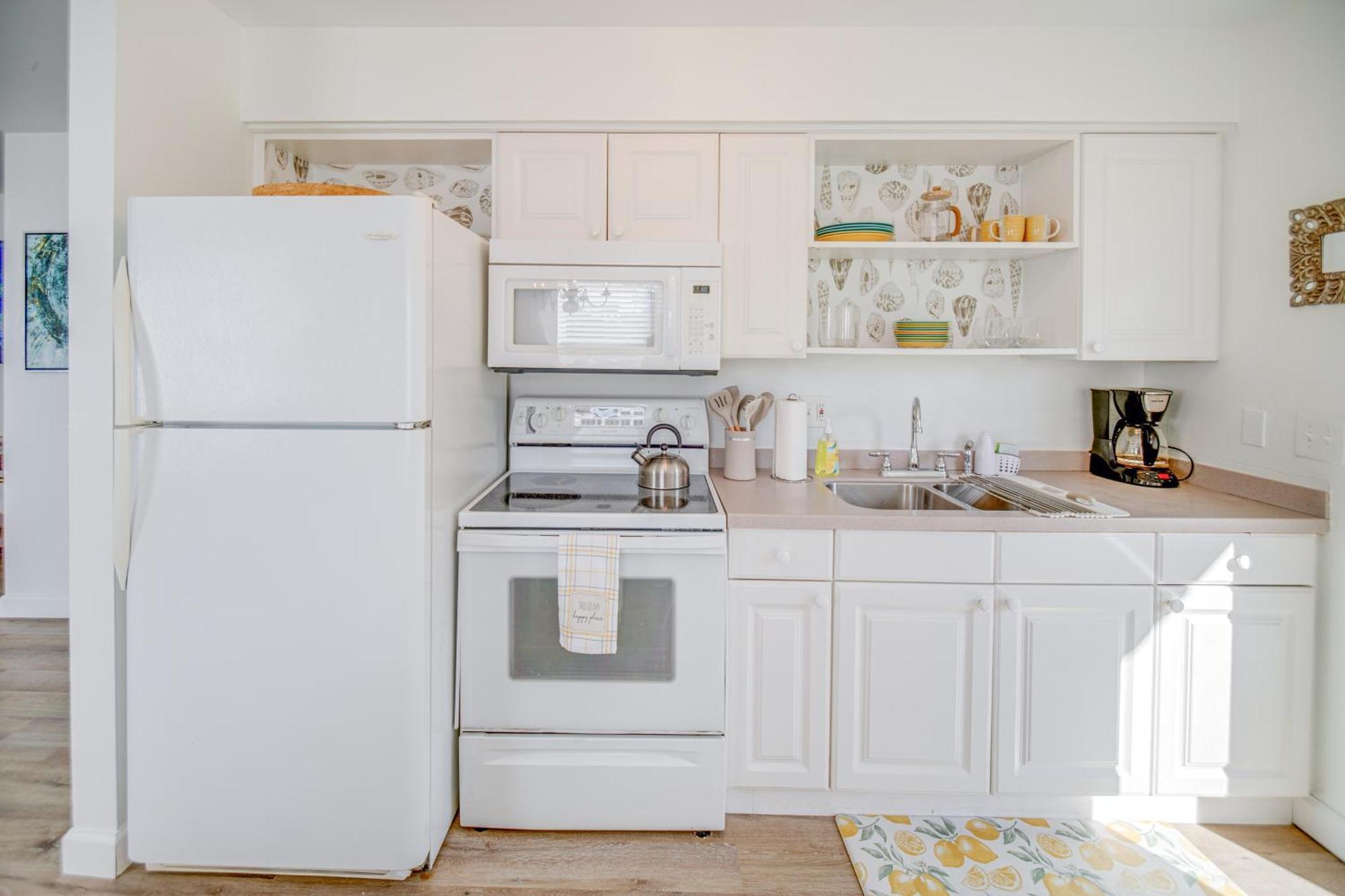 Apartment Cozy And Bright Abode With Community Amenities! *