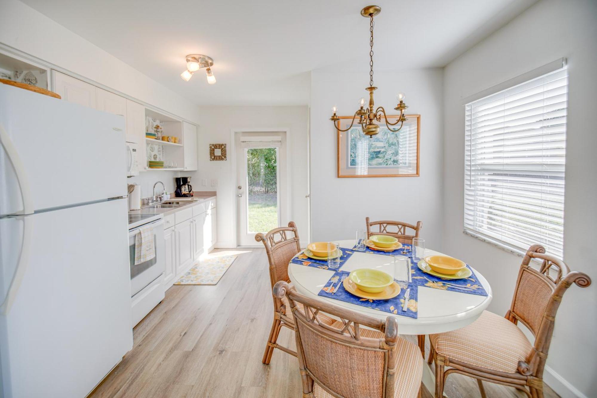 Cozy And Bright Abode With Community Amenities! *