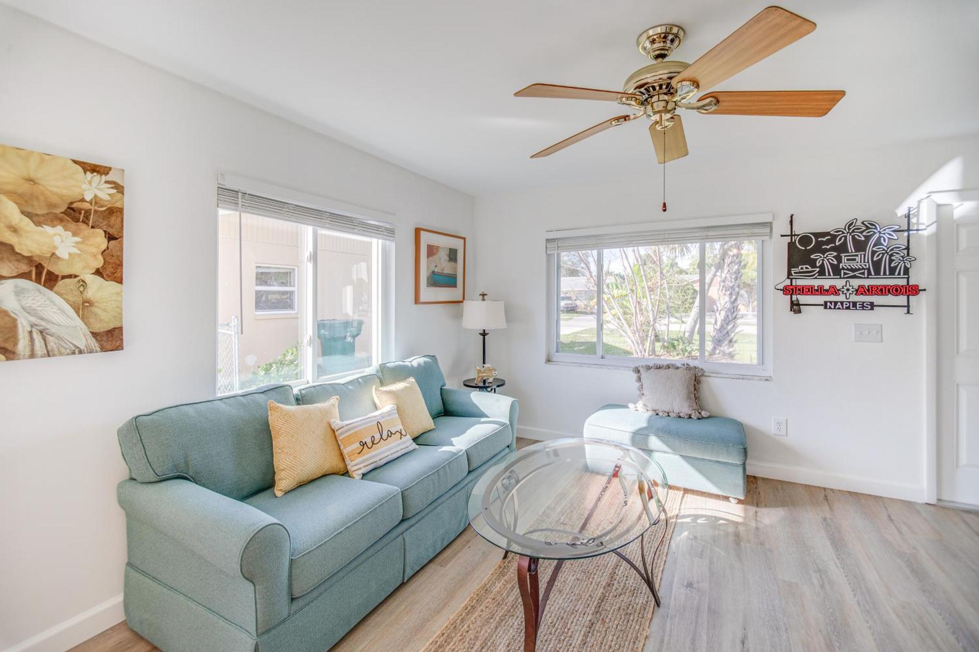 Cozy And Bright Abode With Community Amenities! Naples