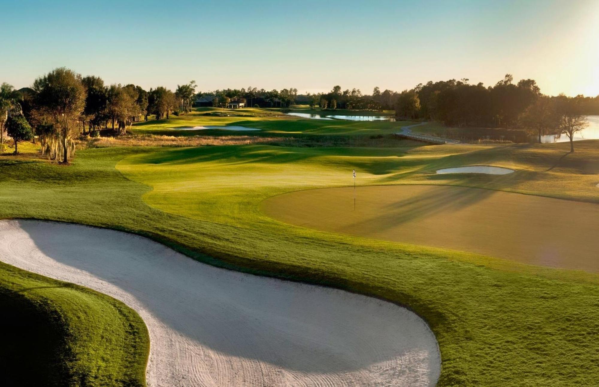 Villa Luxurious Golf W/ Pool And Amenities!