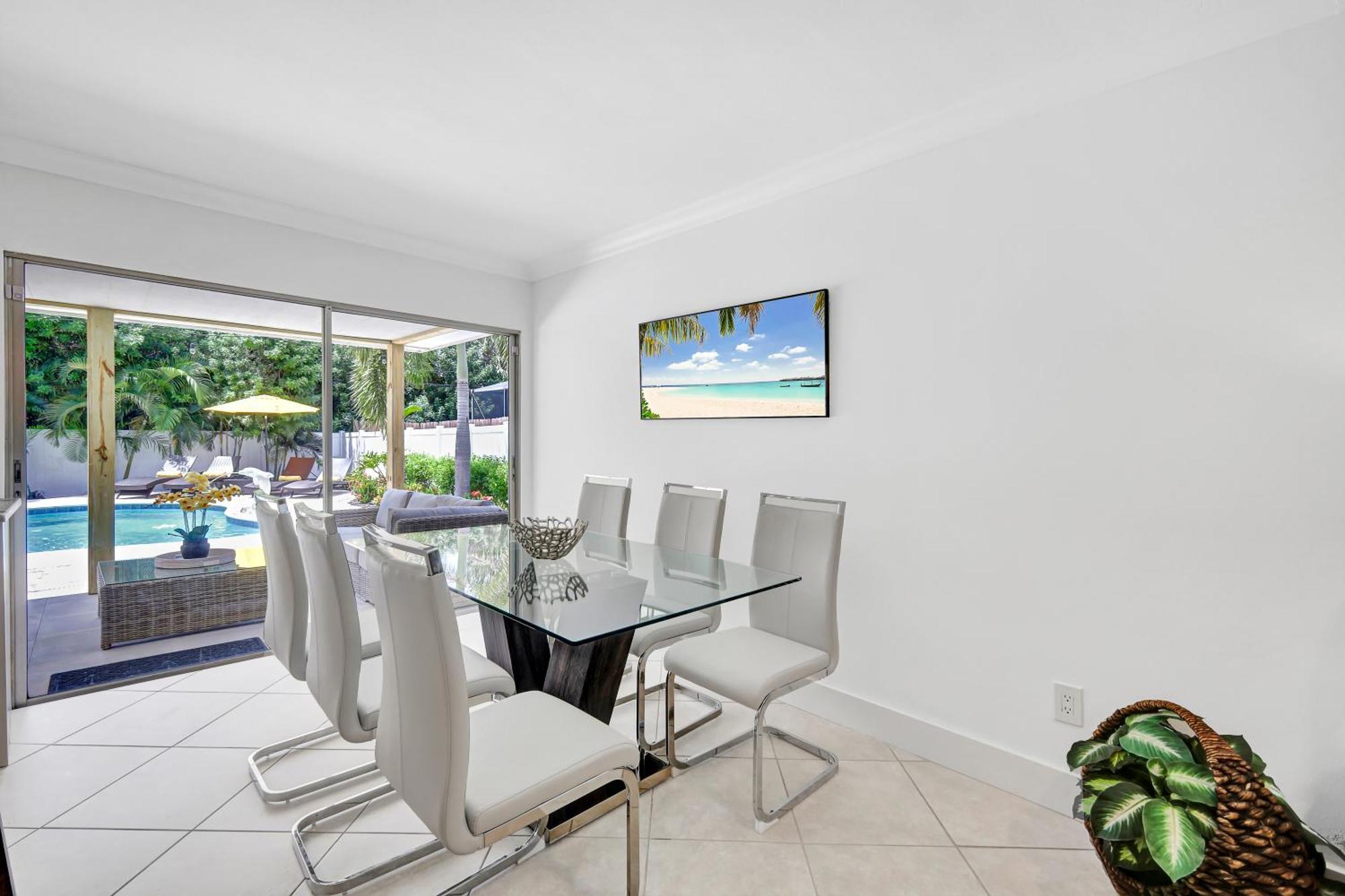 Holiday home The House! - 1 Mile To Vanderbilt Beach! Southern Exposure, Pool *