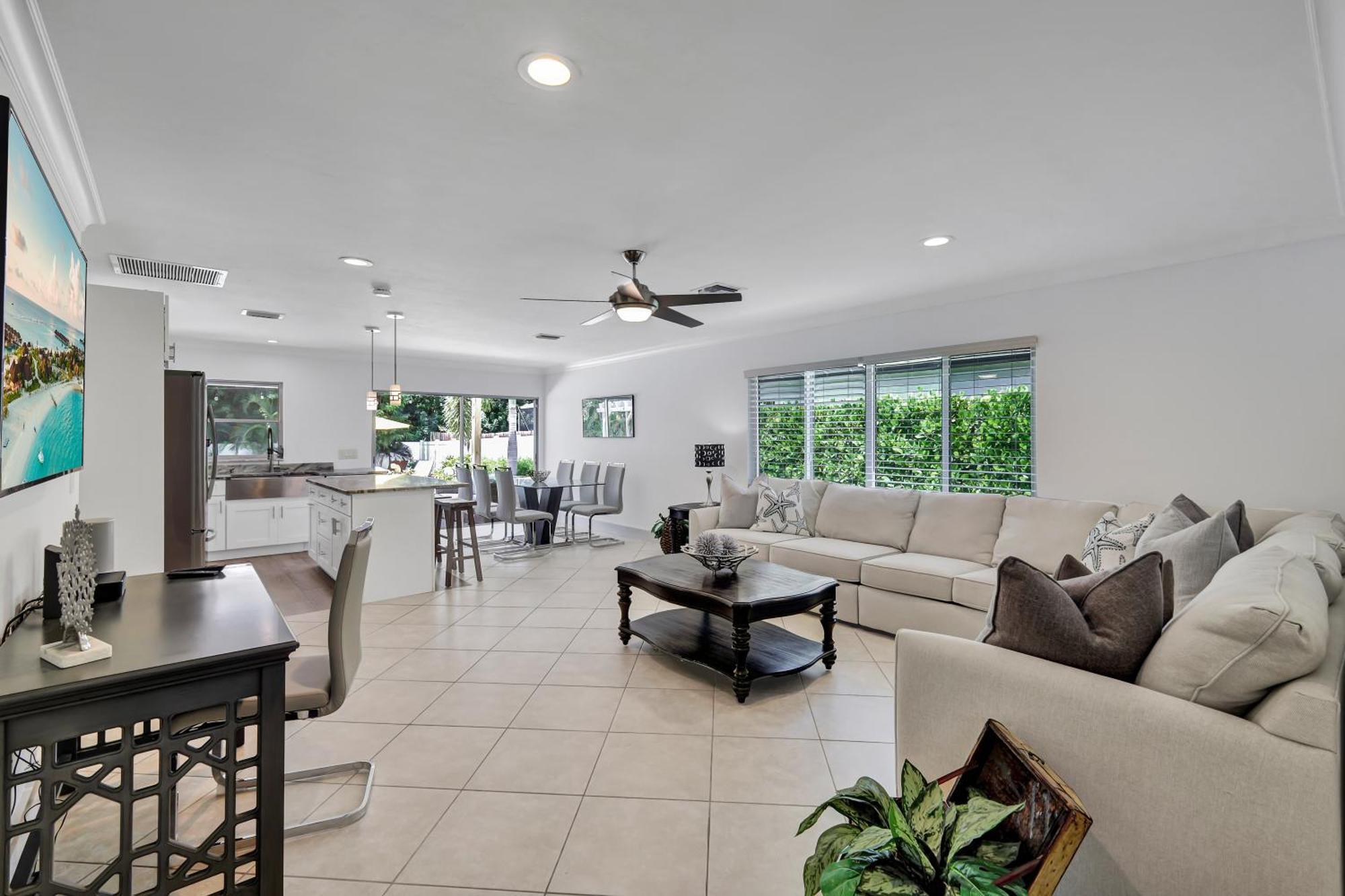 The House! - 1 Mile To Vanderbilt Beach! Southern Exposure, Pool Holiday home Naples