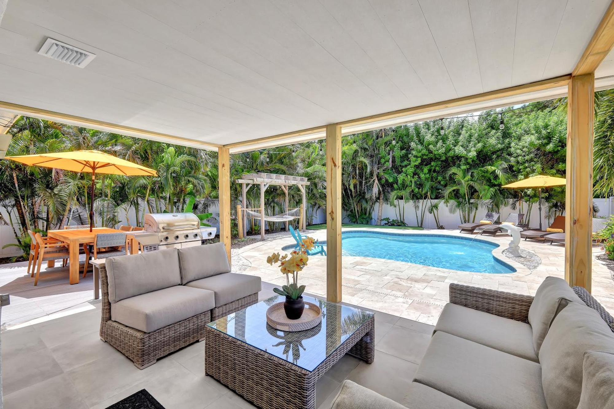 The House! - 1 Mile To Vanderbilt Beach! Southern Exposure, Pool Holiday home Naples