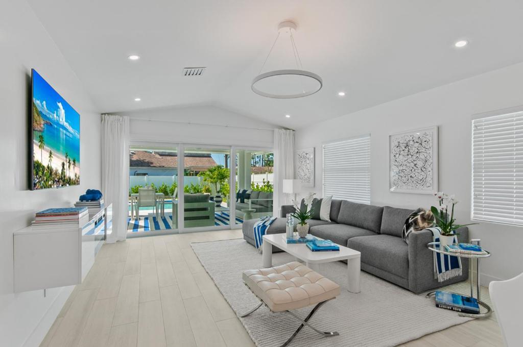 New Listing! Escape! Naples