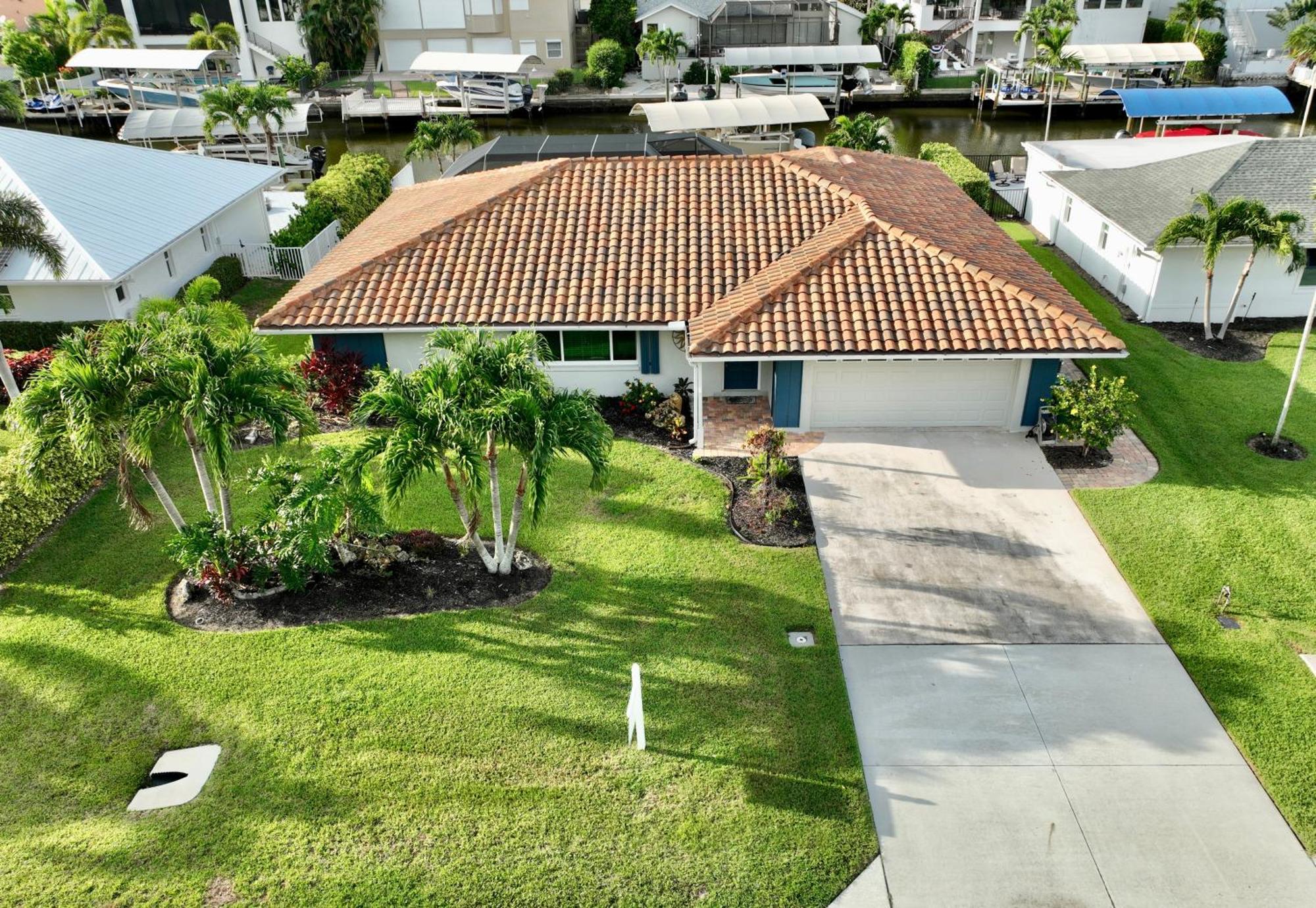 Sunsation On The Water! - Walk To Vanderbilt Beach! Salt Water Pool! * Naples