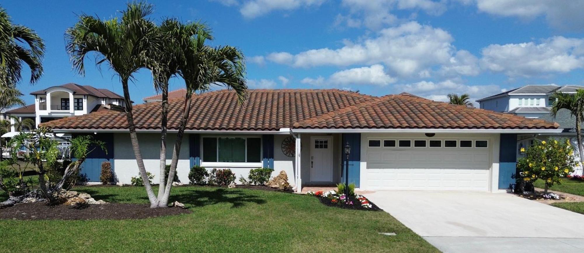 Sunsation On The Water! - Walk To Vanderbilt Beach! Salt Water Pool! Holiday home