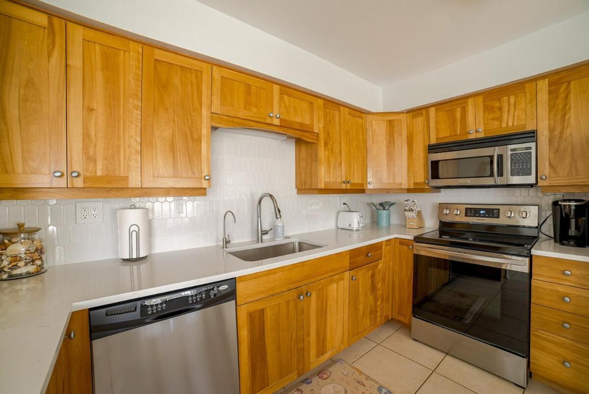 Walk To New Pool- Bathrooms With Oasis Holiday home Naples