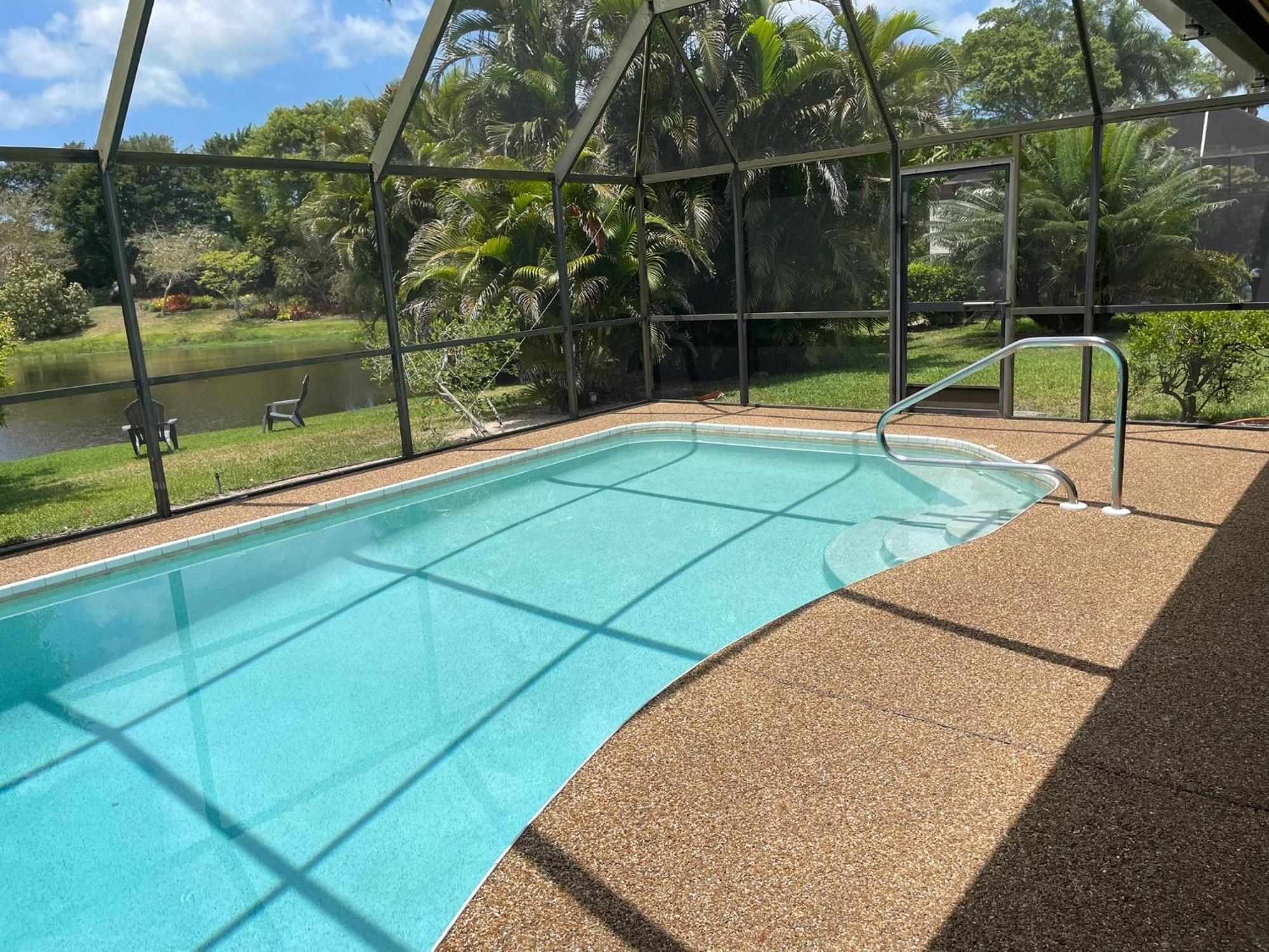 Pool With A New Sparkling Pool, Close To Beach, Lovely View Naples