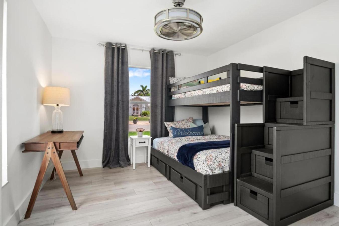 Modern Comfort In Naples, Close To Everything * Naples