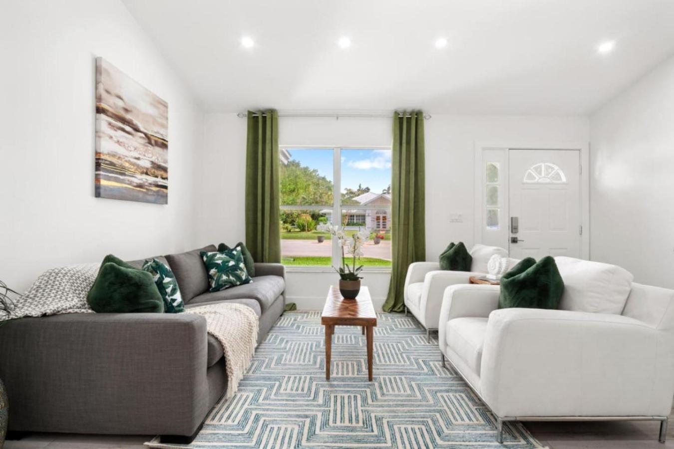 Modern Comfort In Naples, Close To Everything Holiday home Naples