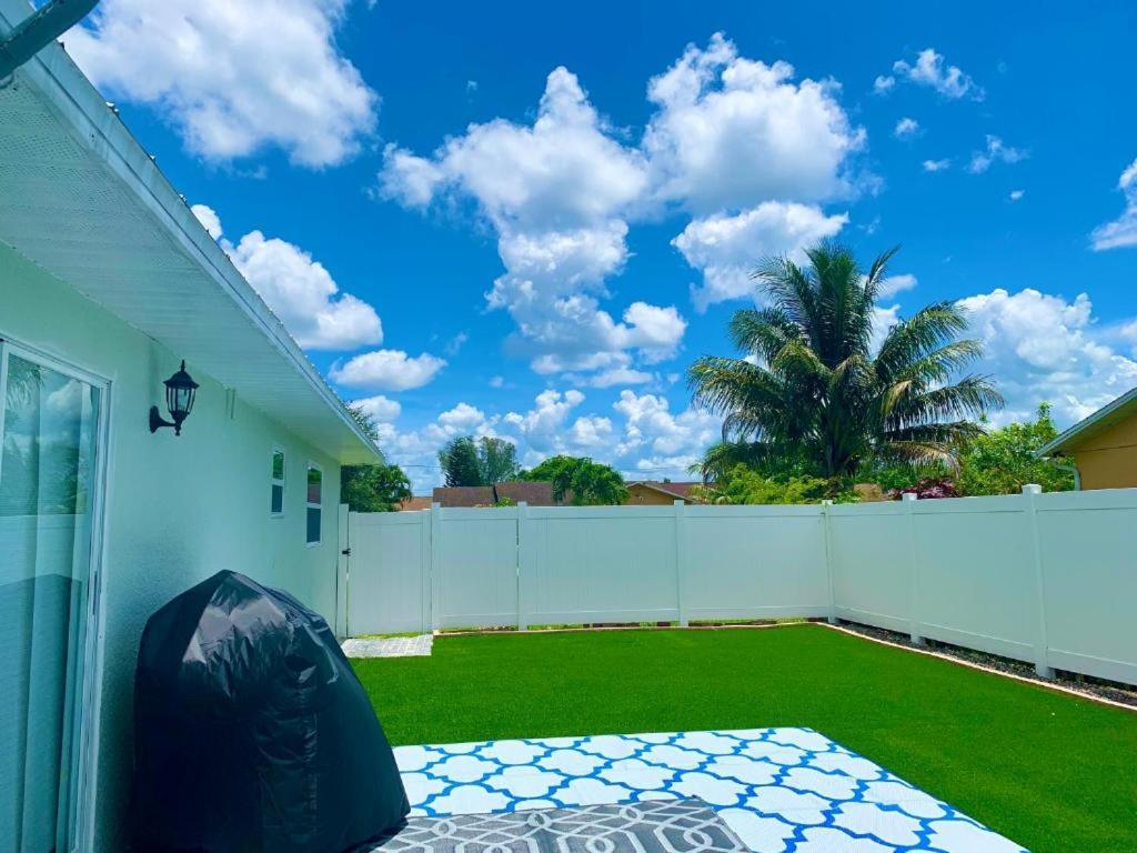 3 Bedroom 2 Bath Fenced In Yard *
