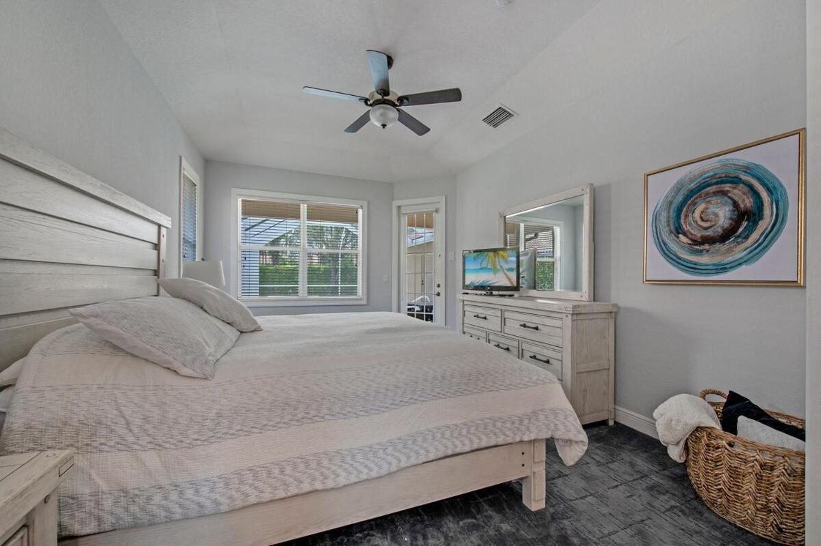 Paradise Retreat Saltwater Luxury Pool With Hot Tub Naples