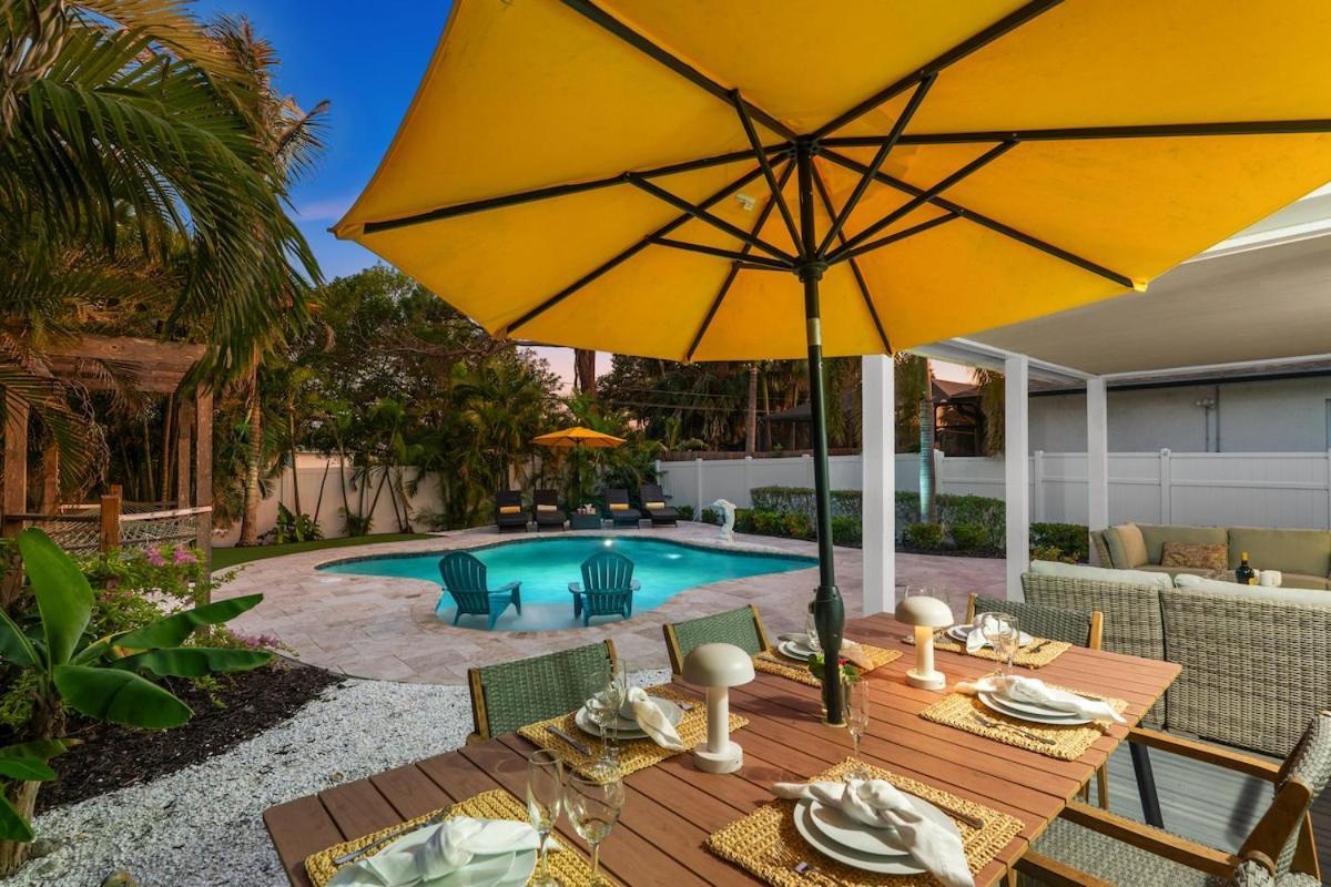 Holiday home The House! - 1 Mile To Vanderbilt Beach! Southern Exposure, Pool