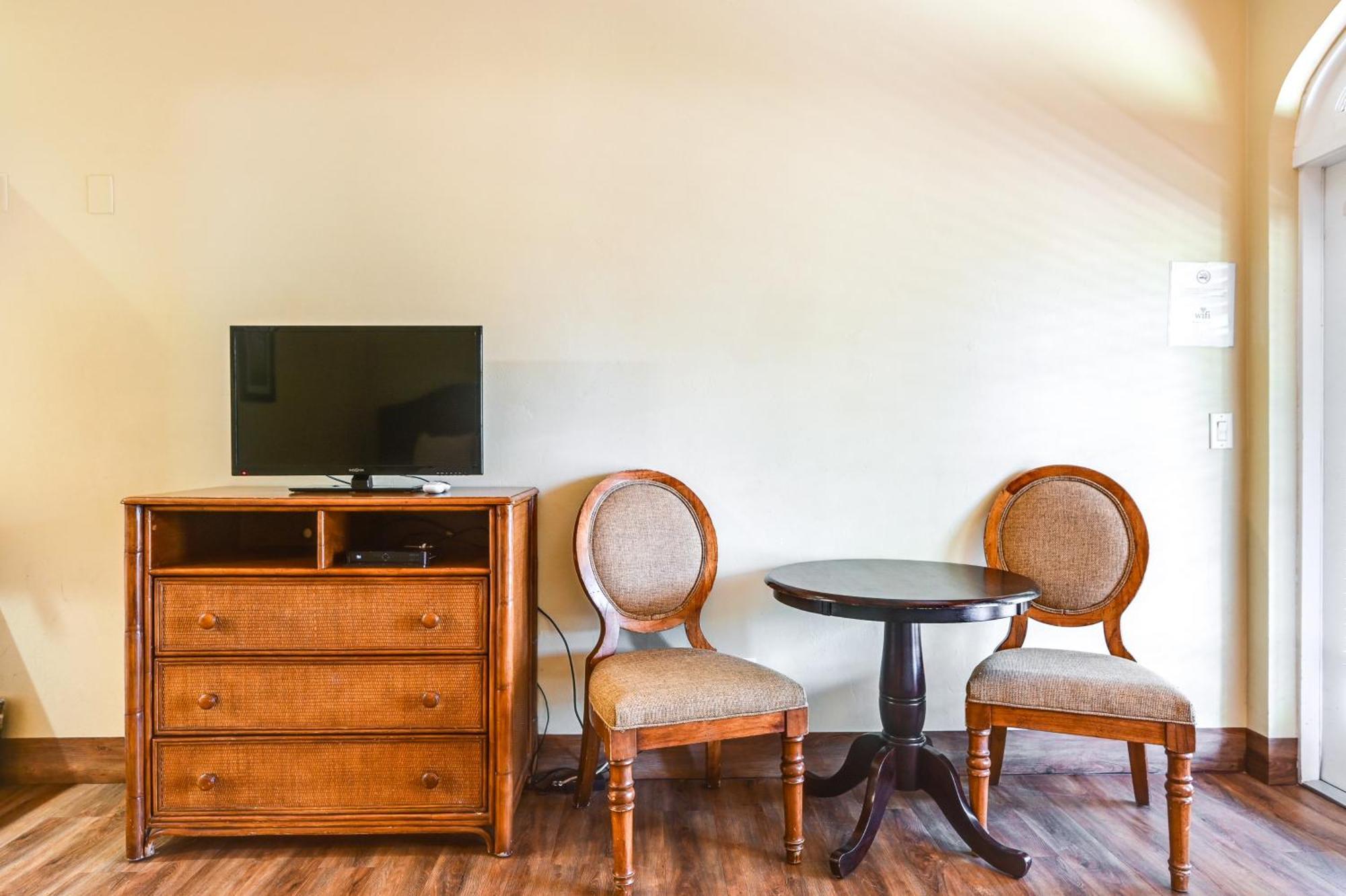 Apartment Escape With Community Pool And Marina View! *