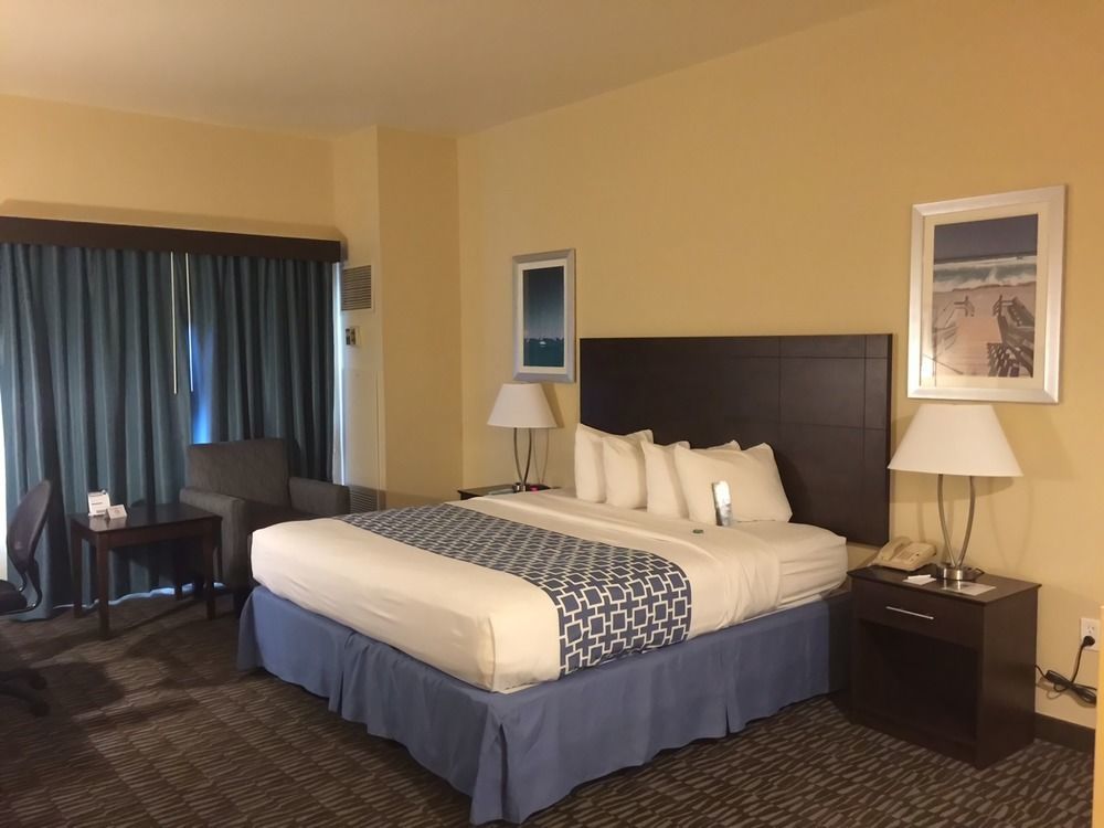 Western Naples Plaza