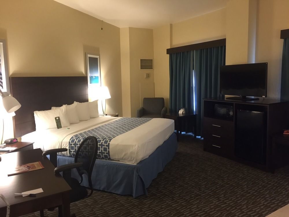 Western Naples Plaza Hotel 3*