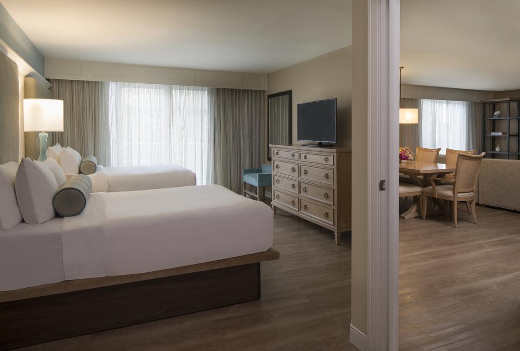 Edgewater Hotel 4*