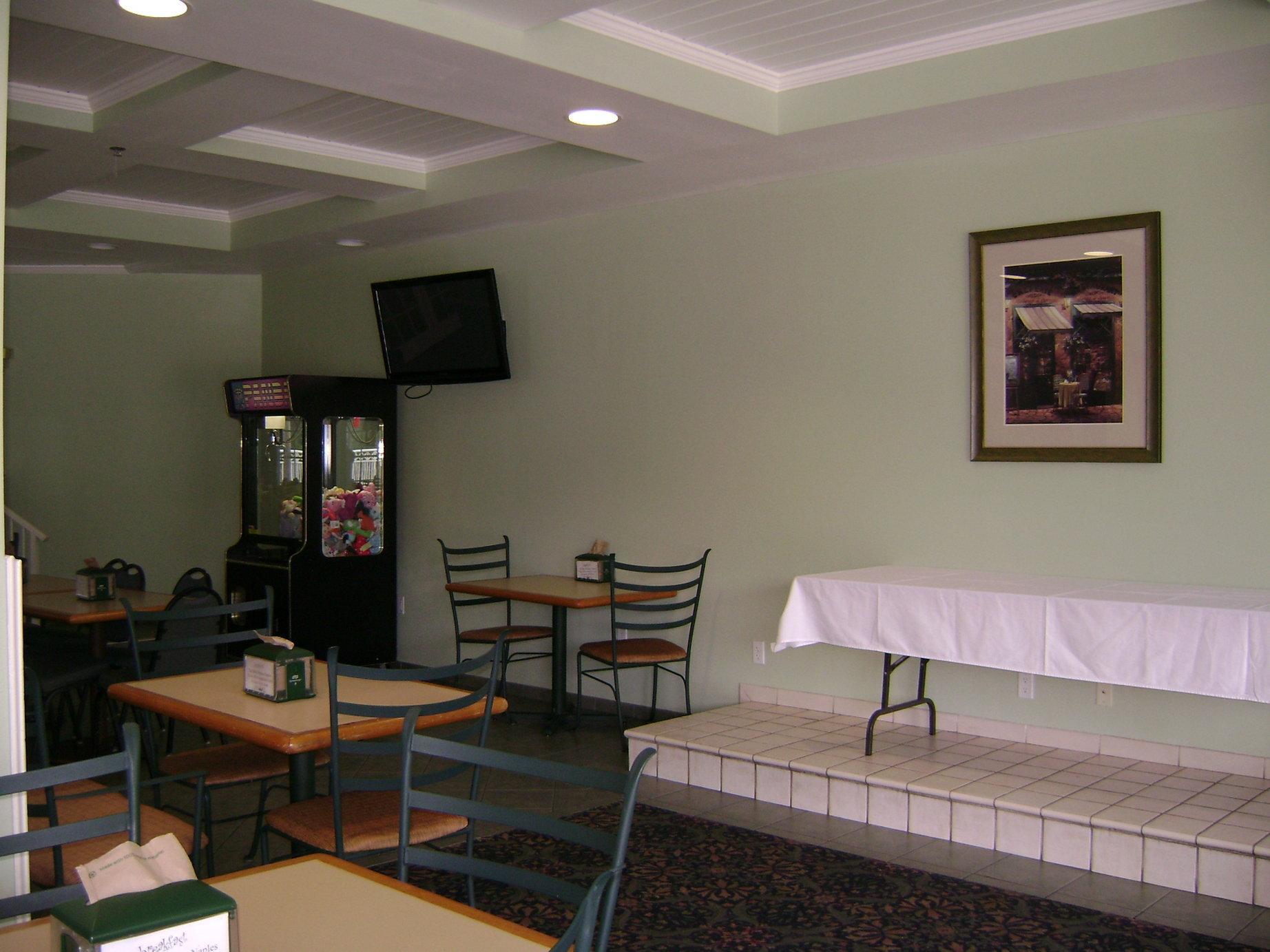 Western Naples Plaza Hotel Vineyards