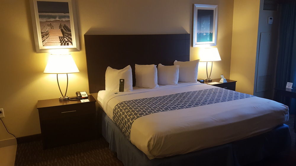 Western Naples Plaza 3*