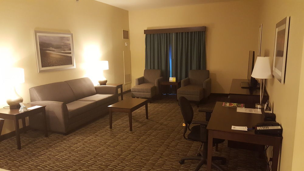 Western Naples Plaza