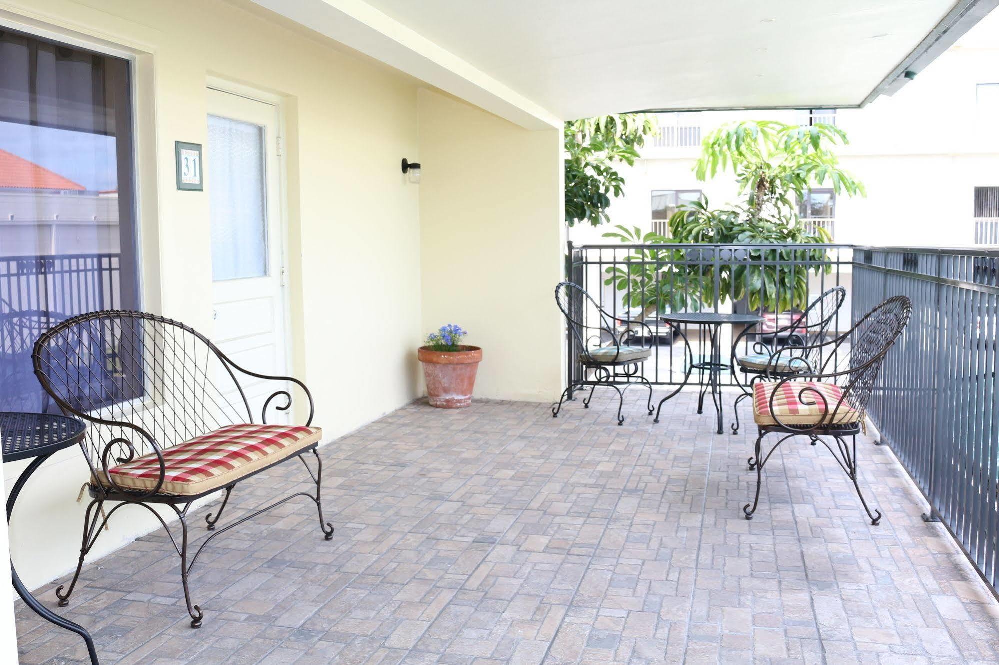 Sea Shell Naples