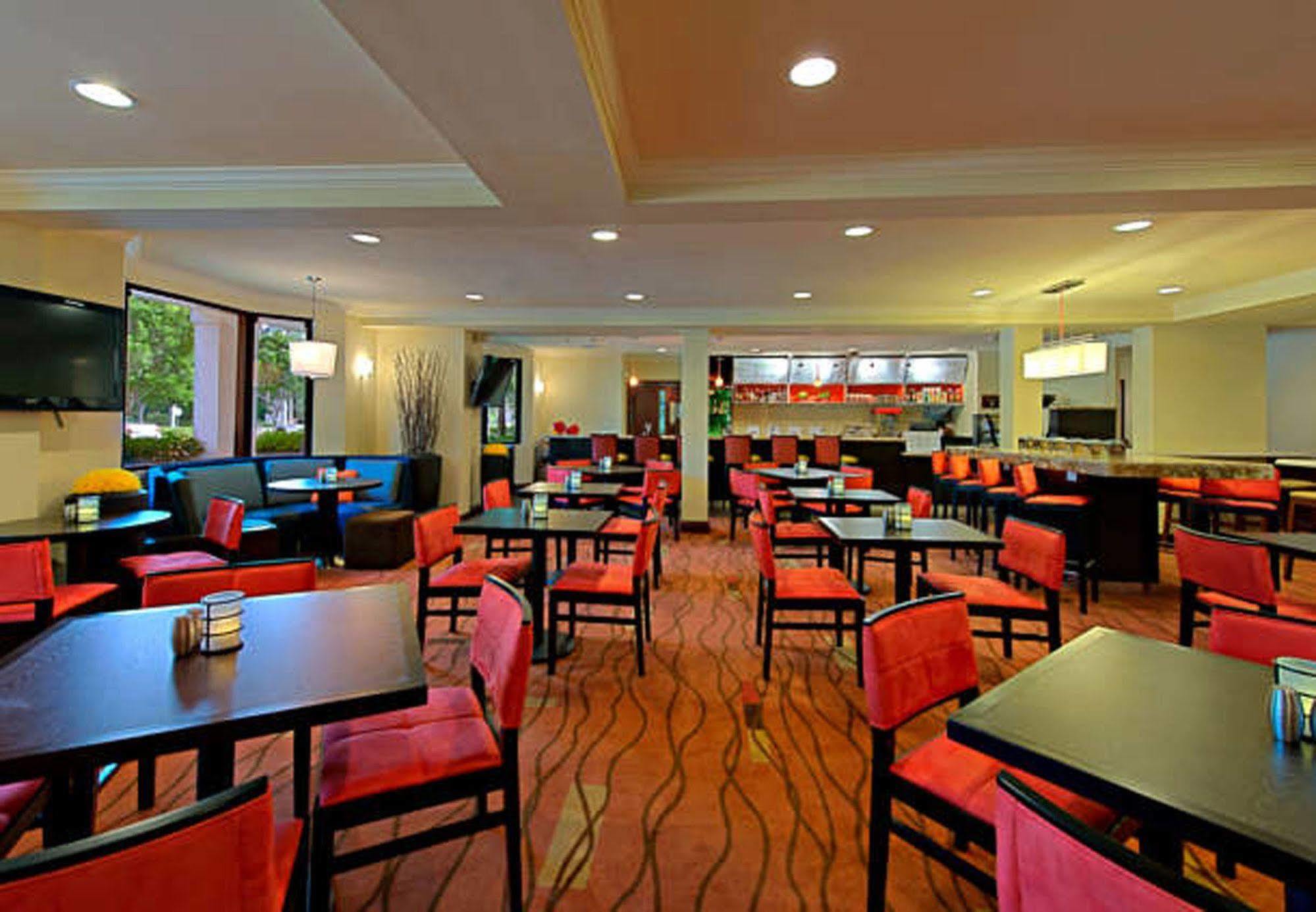 Courtyard By Marriott - Hotel 3*