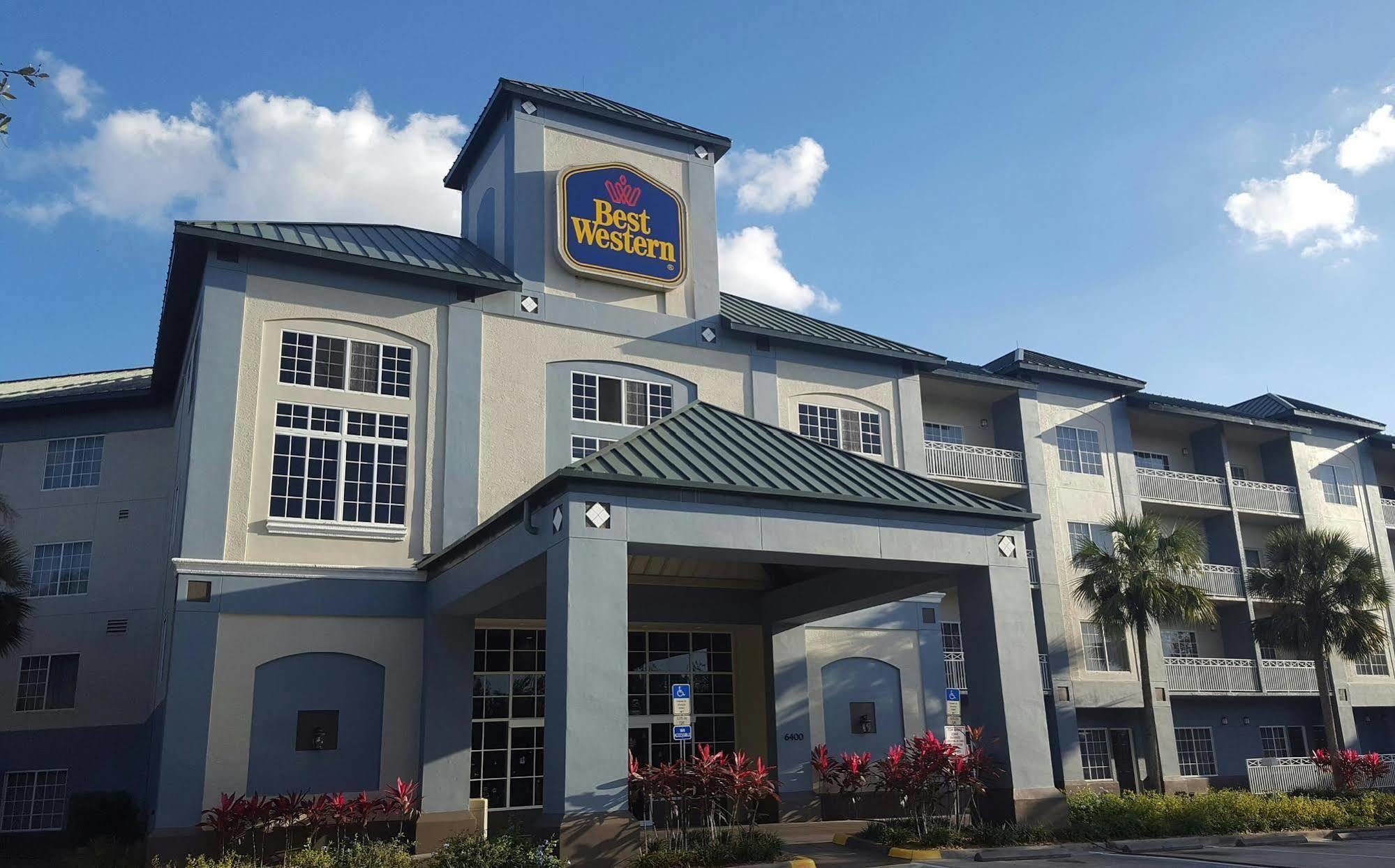 Western Naples Plaza Hotel Vineyards