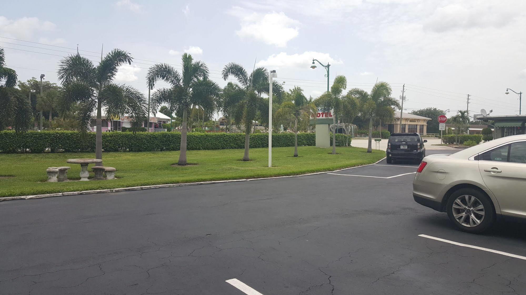 Tamiami Motel 2*