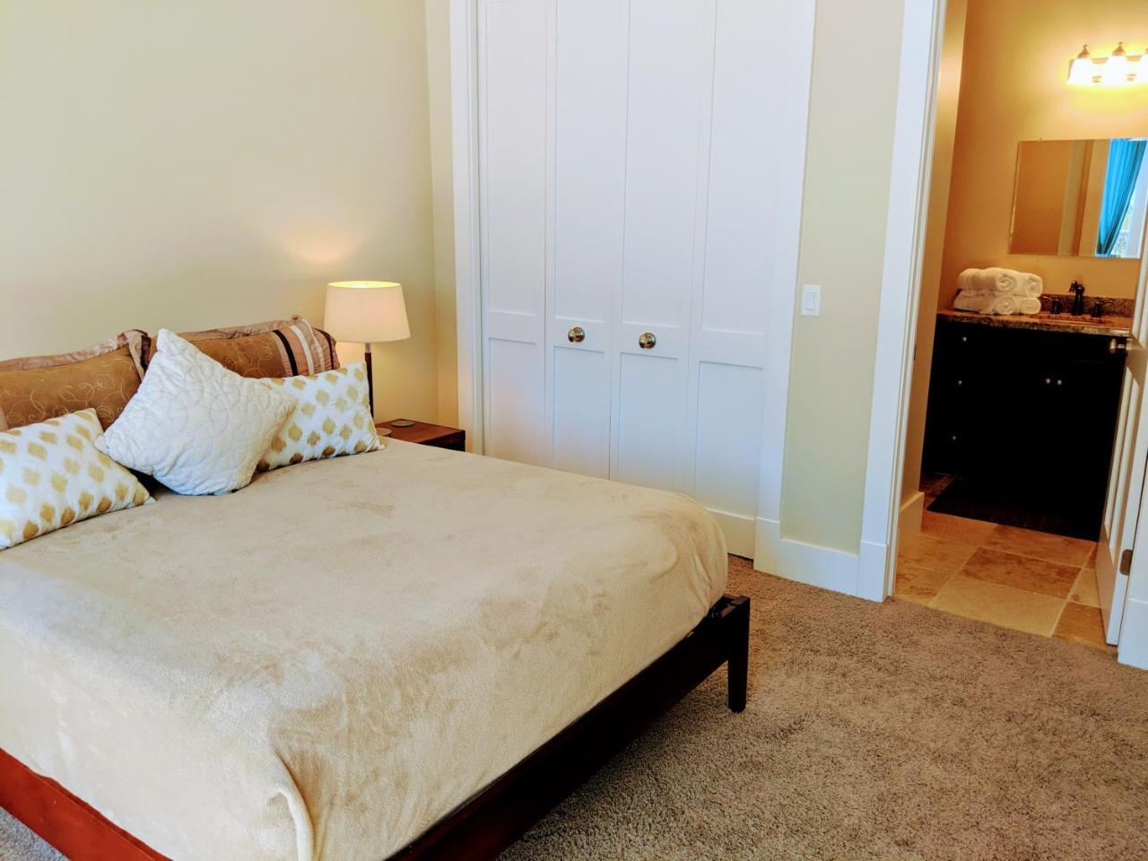 Palm River Estate - Five Bedroom