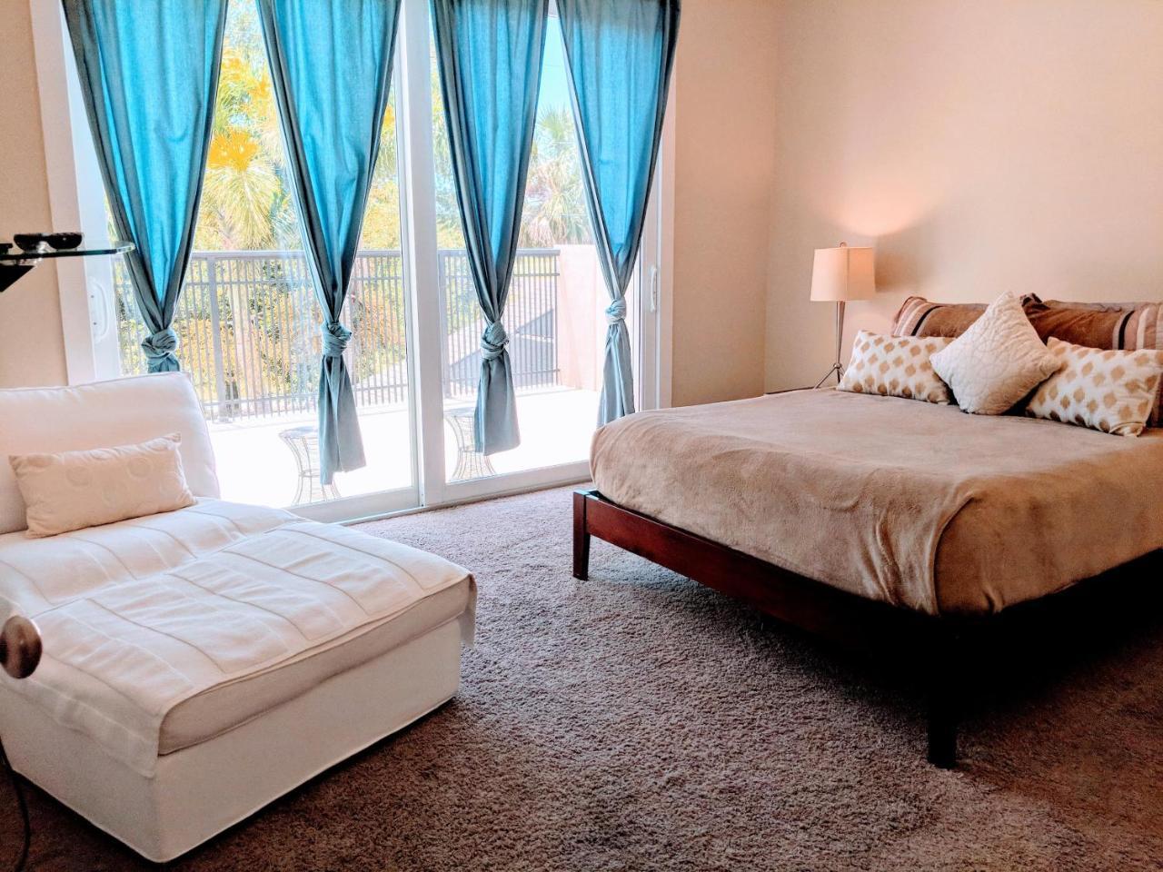 Palm River Estate - Five Bedroom Holiday home