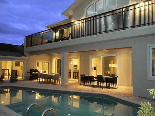 Palm River Estate - Five Bedroom Holiday home *