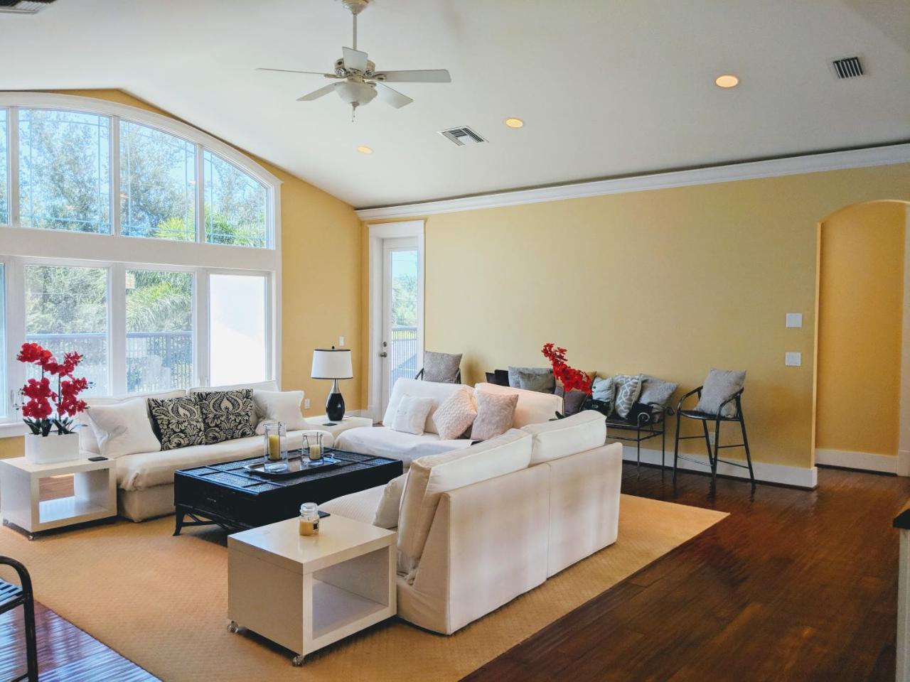Palm River Estate - Five Bedroom Holiday home