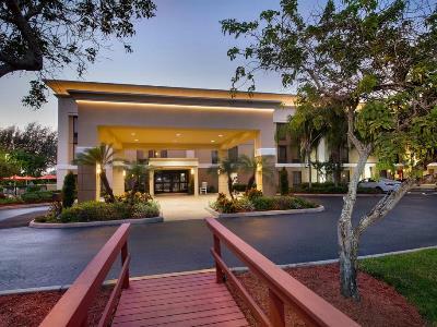 Hotel Hampton Naples - I-75 3*