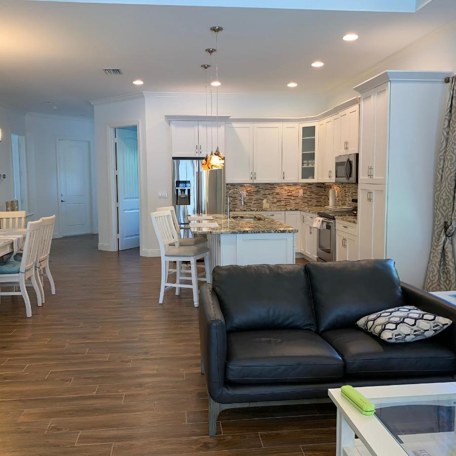 Perfect - Saltwater Pool - 2 Master Br - 3 Br3ba Holiday home *